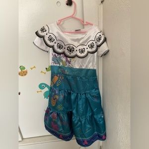 Girl's dress from size 3T to 4T only used once